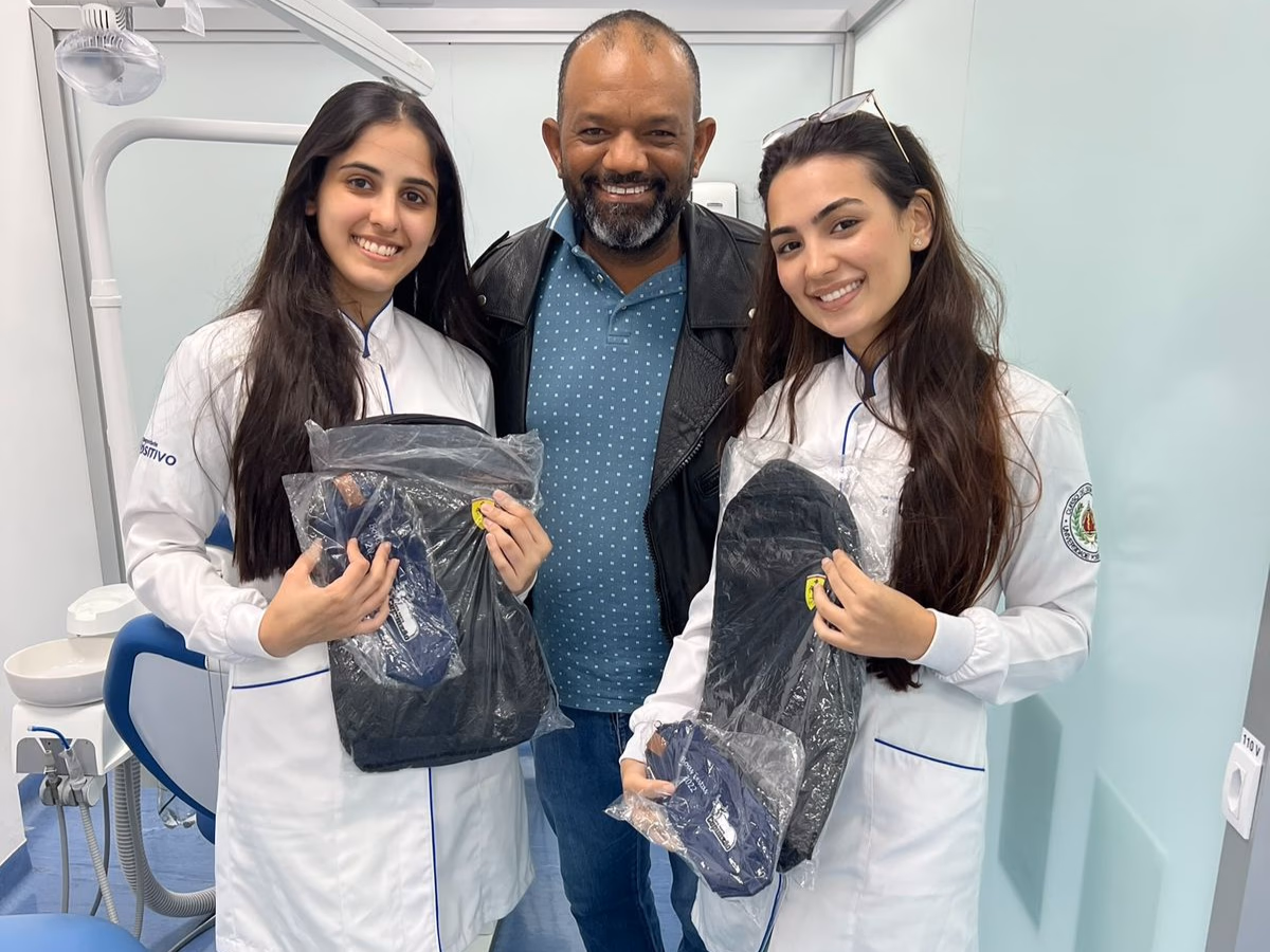 Atendimento odontológico acadêmico realizado em paciente adulto