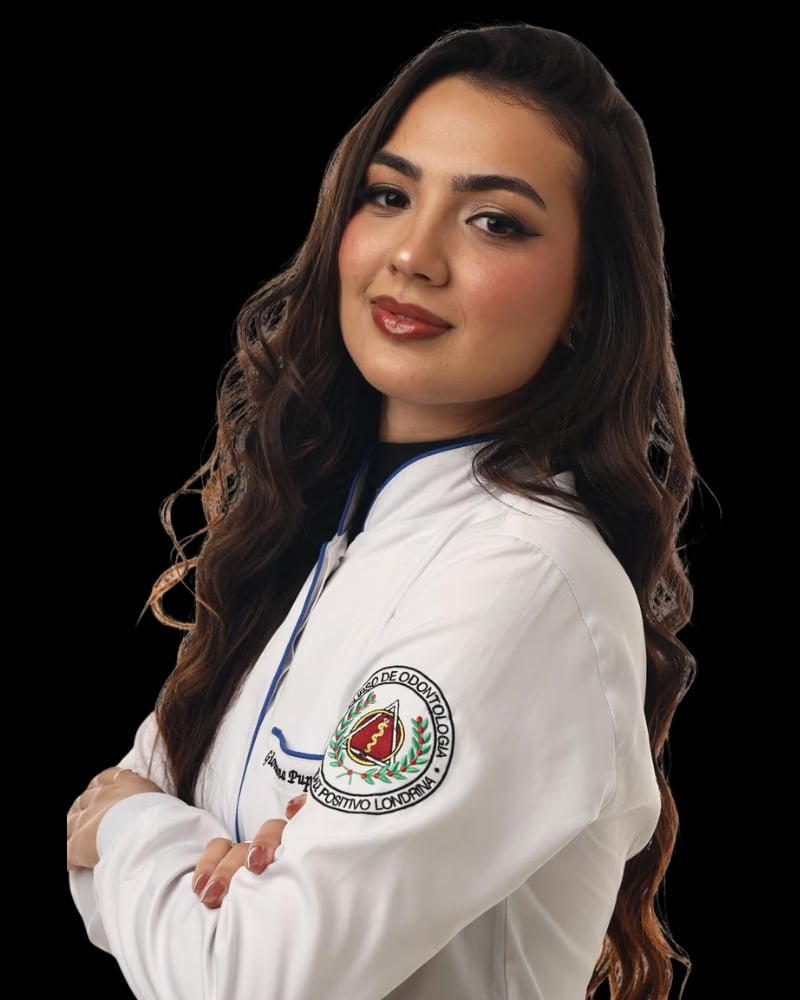 Giovanna em ambiente acadêmico de odontologia